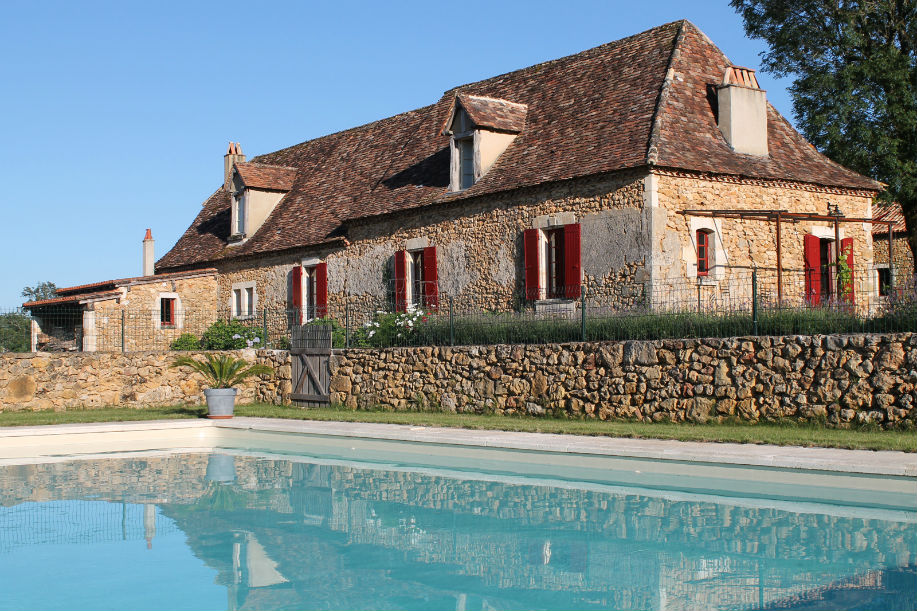 Grande maison vue coté piscine